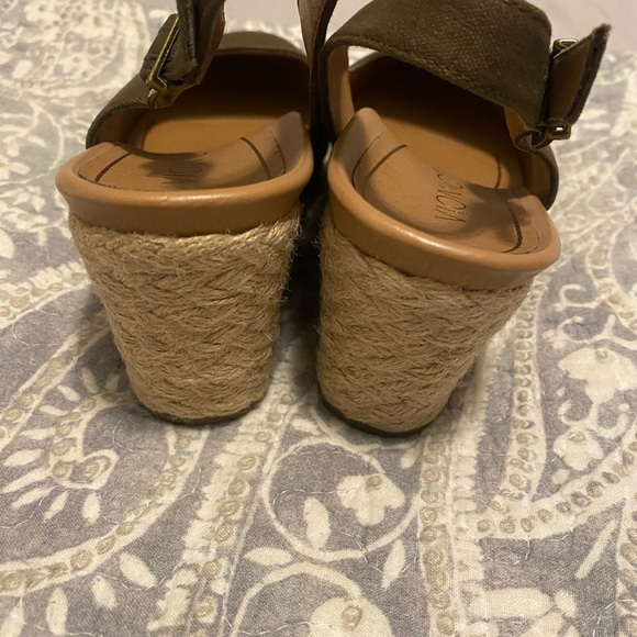 Vionic Canvas Back-Strap Wedges Coralina Olive Sling Back Summer Spring 7.5 Size - Picture 4 of 7
